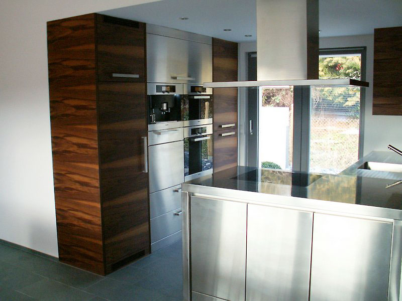 Bild einer Küche mit viel Aluminium
